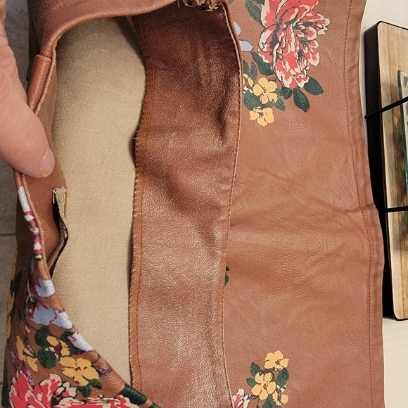 Flying Tomatoe Faux Leather Floral Mini Skirt Size XS - Picture 8 of 9